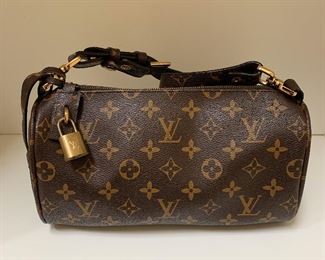 Luis Vuitton bags are copies...not authentic!