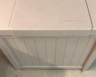 Hose storage cabinet