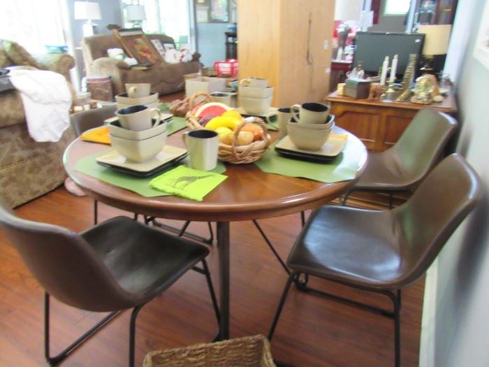 Teapots and Treasures Sale in Hot Springs Village, AR starts on 7/16/2020