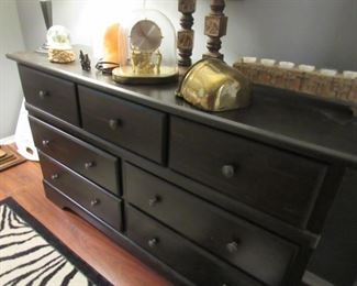 chest of drawers/dresser