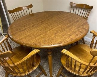 Ethan Allen Round Dining Table with 2 Leaves. 6 Windsor Style Arm Chairs, Claw Hand Rest