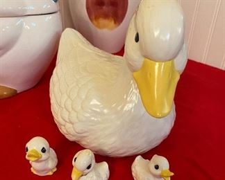 Ceramic Momma Duck with Baby Ducks