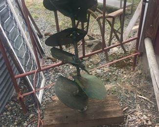 augur-nice garden art