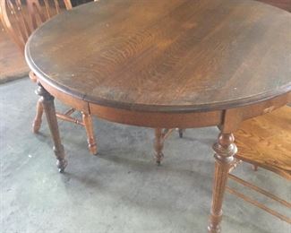 round oak table