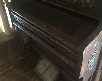 Pump organ-works-priced to GO! Upstairs so bring big muscle