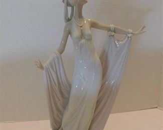 Lladro #7636 Afternoon Promenade - 10.5" Tall, with original box