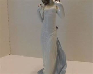 Lladro #6608 Anticipation 12.25" Tall - with original box