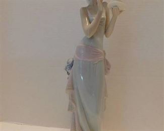 Lladro #5470 Tea Time 14.5" Tall - with original box
