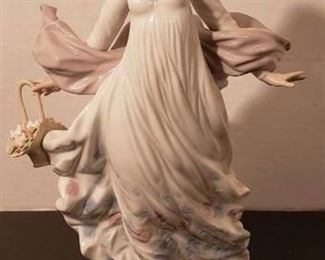 Lladro #5898 Spring Splendor - 11.75" Tall with original box.