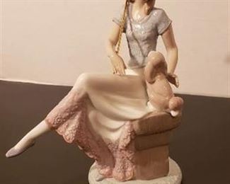 Lladro #7612 Picture Perfect, 8" Tall - with original box