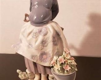 Lladro #5671 Little Gardener, 8.75" Tall - with original box