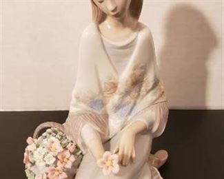 Lladro Figurine Flower Song #7607 with original Box