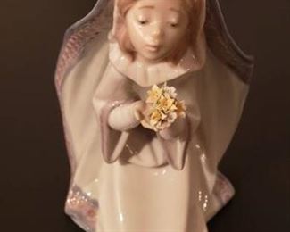 Lladro #5792 Reverent Moment, 6.75" Tall - with original box
