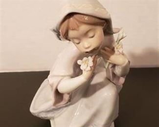 Lladro #5752 Little Virgin, 6" Tall - with original box