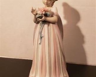 Lladro #8151 Bundle of Blossoms, 7.5" Tall - with original box