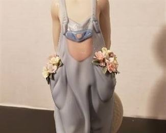Lladro #7650 Pocket Full of Wishes, 10" Tall - with original box