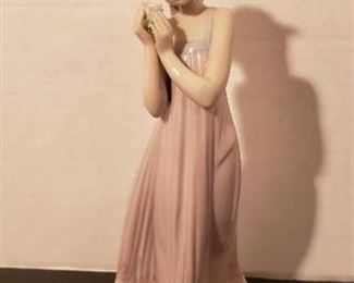 Lladro #5646 Cindy, 8" Tall - with original box