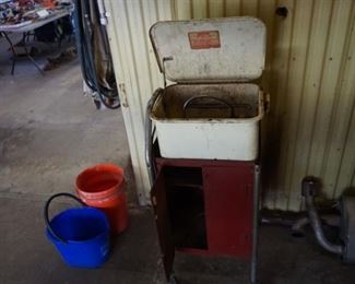 Parts wash with stand