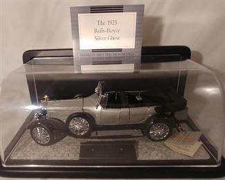 Franklin Mint 1925 Rolls Royce Silver Ghost with Display Case Asking $125.00