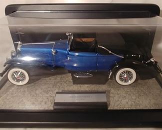 Franklin Mint 1933 Duesenberg J Victoria with Display Case Asking $125.00