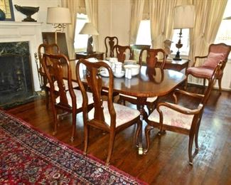 BEAUTIFUL DINING ROOM SET WITH INLAY, 8 CHAIRS & LEAVES