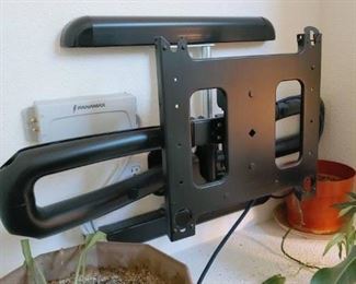 Super crazy high end flat screen TV mount. Swivels, tilts, extends. 