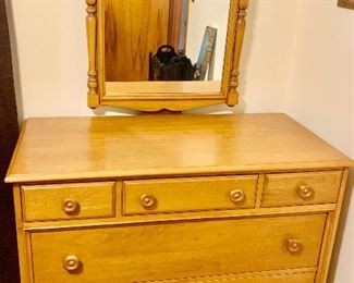 Ladies Blond Dresser w/ Mirror & 5 drawers 44w x 21d x 35h
Mirror 25w x 32h
Beautiful solid condition $145