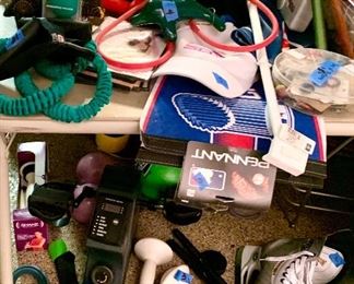 Exercise & sports equipment
New Hockey skates $30