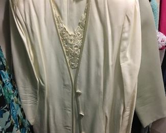 Hundreds of Outfits/Women's clothes