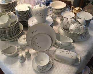 Platinum Starburst by Creative. Desirable MCM pattern; about 100 pieces.