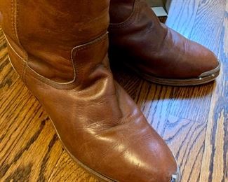 Vintage Fry leather boots #2595
Mans 8/9 $50