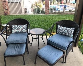 Outdoor conversation setting for 2