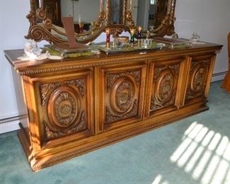 $500 for 6 pieces Antique King Bedroom Set 
King Headboard 82"W x 40"H
Dresser 81 1/2"W x 22 1/2"D x 30 1/2"H
Mirror
Armoire 40"W x 20 1/2"D x 81"H
Night Stands (2) 27"W x 22"D x 2ftH
Heavy furniture. 
Need 2 strong men to carry out.
