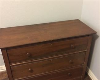 Antqiue 3 drawer chest