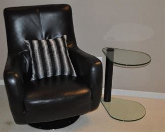 FABULOUS CONTEMPORARY SITTING AREA. BLACK AND WHITE STRIPPED 16" SQUARE PILLOW AVAILABLE, PILLOW PRICE $18.00