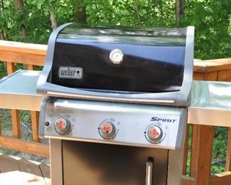LIKE NEW WEBER SPIRIT GAS GRILL WITH GAS LINE (NOT PROPANE!) MODEL E-310 WITH COVER. OUR PRICE $450.00