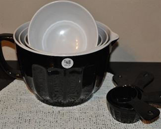 SET OF 8 BLACK AND WHITE MELAMIE MIXING BOWLS AND MEASURING CUPS. OUR PRICE $48.00 FOR THE SET