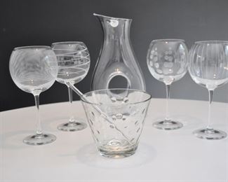 FANTASTIC 7 PIECE BAR SET INCLUDES4 WINE GOBLETS, A GLASS MID CENTURY MODERN PITCHER, MADE IN POLAND AND A GLASS ICE BUCKET. OUR PRICE $65.00 SET
