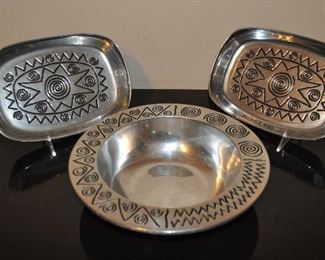 SET OF THREE WILTON ARMETALE RAGGAE SERVING PIECES, 10.5"BOWL AND TWO 9.5" TRAYS. OUR PRICE $65.00