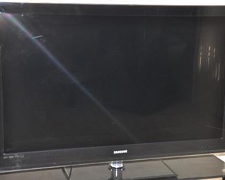52" SAMSUNG LCD HDTV  MODEL LN52B750. OUR PRICE $300.00