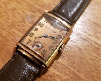 Vintage 14K Bulova men's watch, runs!