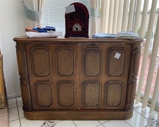 Wooden 2-Door TV Cabinet and Bluetooth/AM/FM Vintage Radio