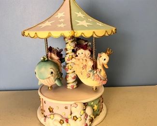 (TR-2) $20 Dreamsicles DS283 Carousel Ride Music Box with Cherubs- Plays Carousel Waltz -NO FLAWS-11”H