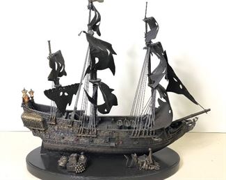(TR-4) $200 Disney’s Pirates of the Caribbean Black Pearl Big Fig by Randy Noble- 3 Lanterns light up and cannons blink! Amazing Piece
