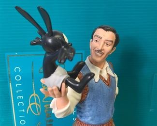(TR-5) $200 True Originals - Walt Disney and Oswald, the Lucky Rabbit figurine 