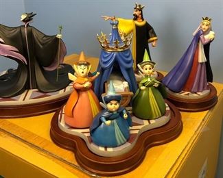 (TR-12) $800 Sleeping Beauty “An Uninvited Guest” NEW LE 390/1000- King Stefan, Queen, Aurora, flora, Merryweather, Fauna & Maleficent- w/ Box and COA and wooden bases