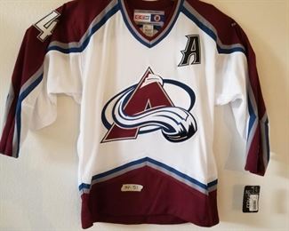 AV-51 ($110) NWT Hockey jersey signed by Laperriere. Comes with hologram COA. 