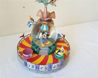 SG-5 ($20) FAB-5 at Disneyland snow globe and music box.  Motion with music.  Plays Zip a de doo dah.  Measures 11"h x 10" diam.  Comes in original box. 