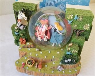 SG-1 ($40) Disney snow globe/ music box #29133 plays "Once Upon a Dream" shows Aurora and her Prince in Sleeping Beauty.  Measures 7"tall x 8"w.  Comes in original box. 