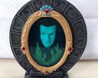 (D1) $75- WDCC Snow White's Evil Queen's Magic Mirror What Wouldst Thou Know, My Queen? No box or COA- 11”H